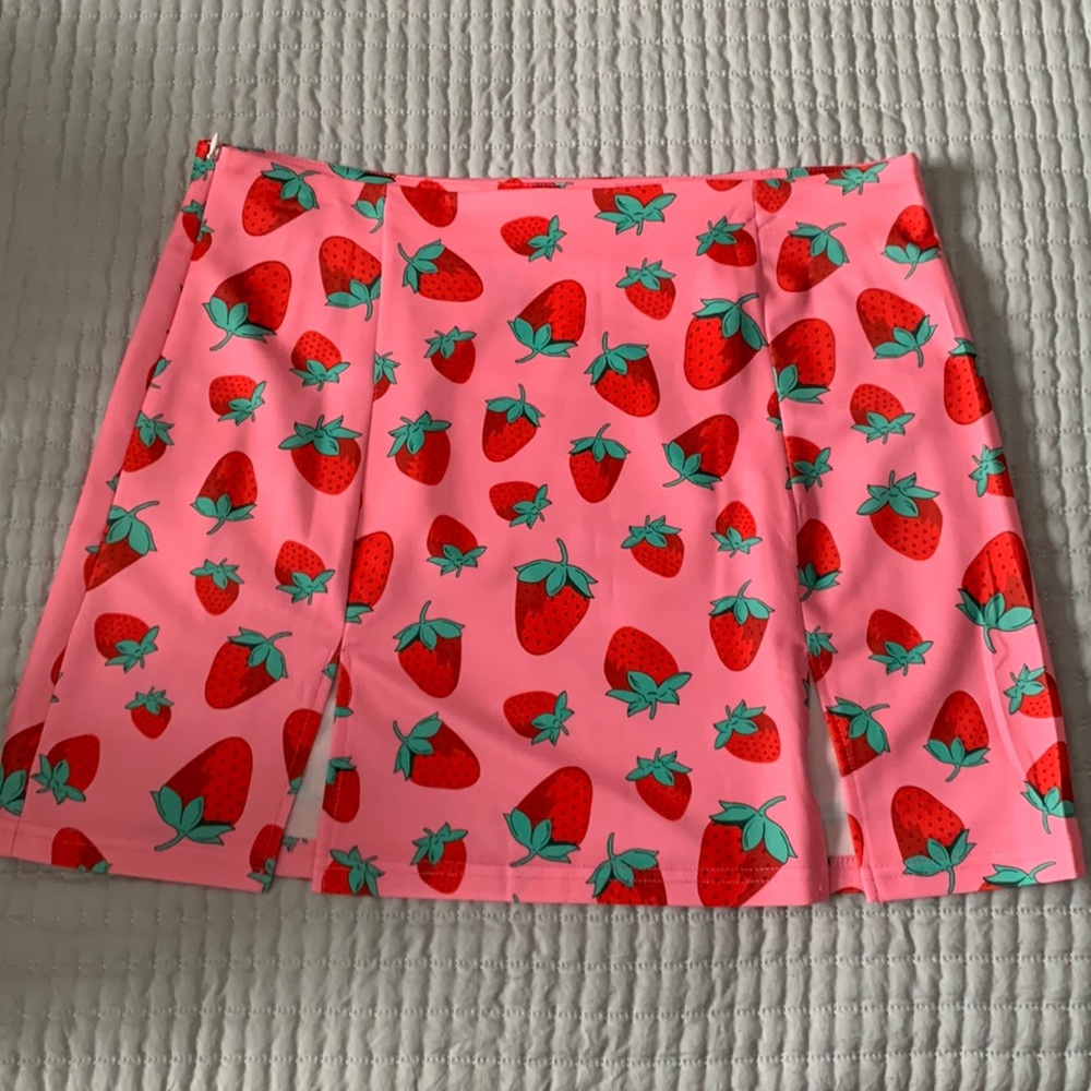 Strawberry slit skirt